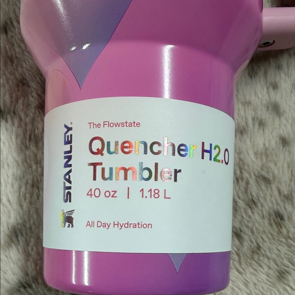 Stanley Pink valentine’s Day edition, 2026 Quencher H2.0 Tumbler - Picture 2 of 8